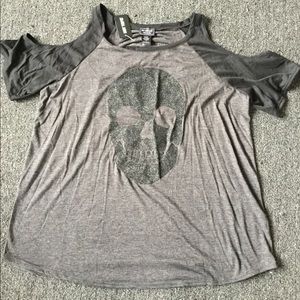 Grey cold shouldered tee shirt with skull glitter